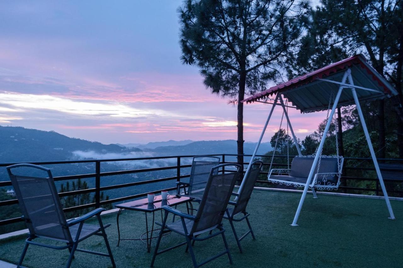 Villa Woodside Meadows By Veo - Part Of Stayvista Kasauli Exterior photo