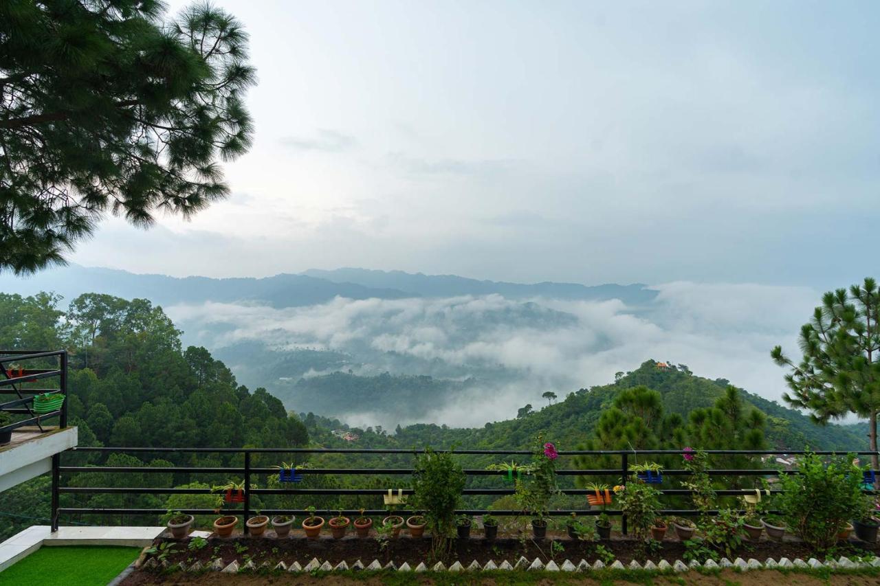 Villa Woodside Meadows By Veo - Part Of Stayvista Kasauli Exterior photo