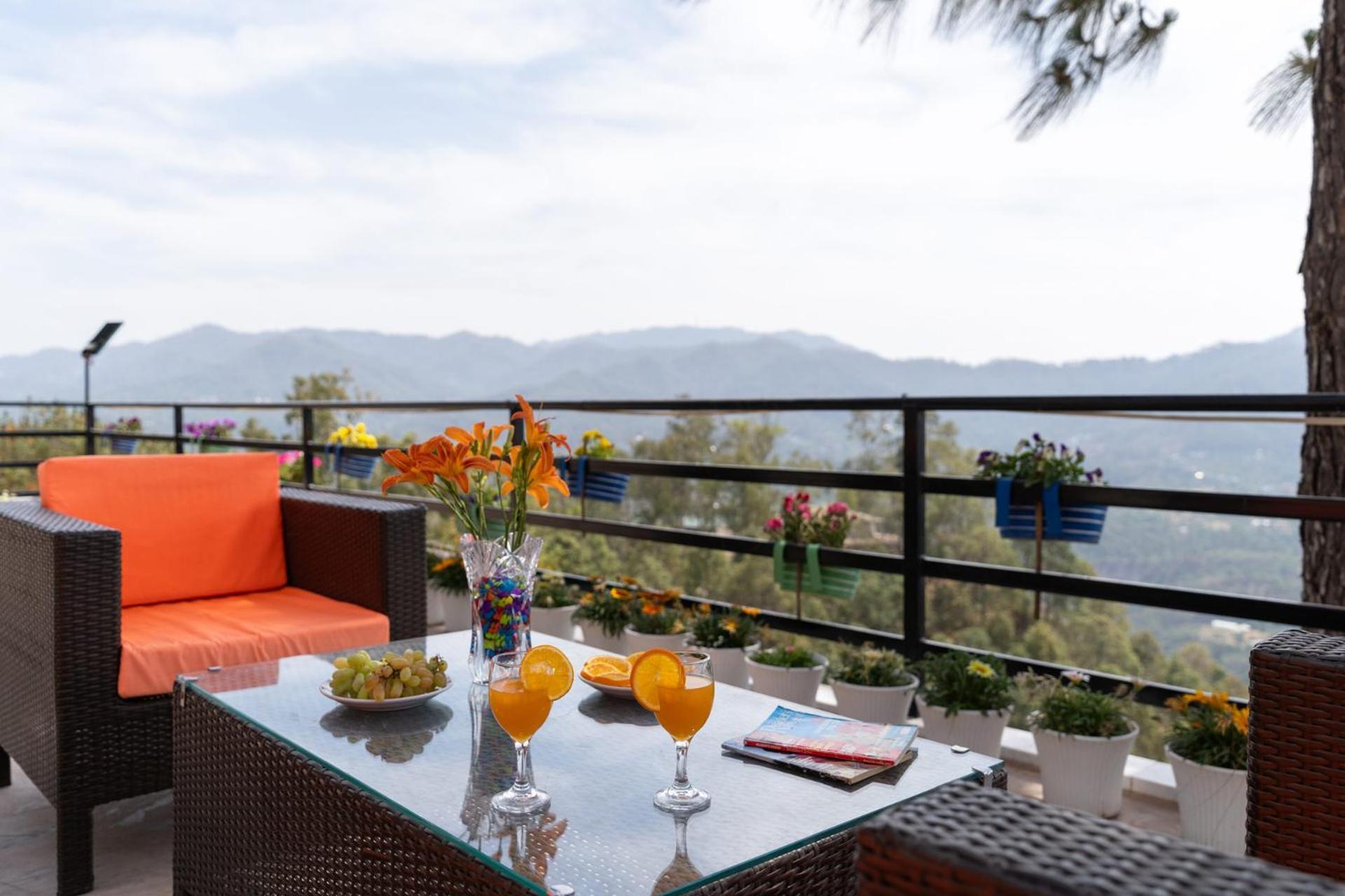 Villa Woodside Meadows By Veo - Part Of Stayvista Kasauli Exterior photo